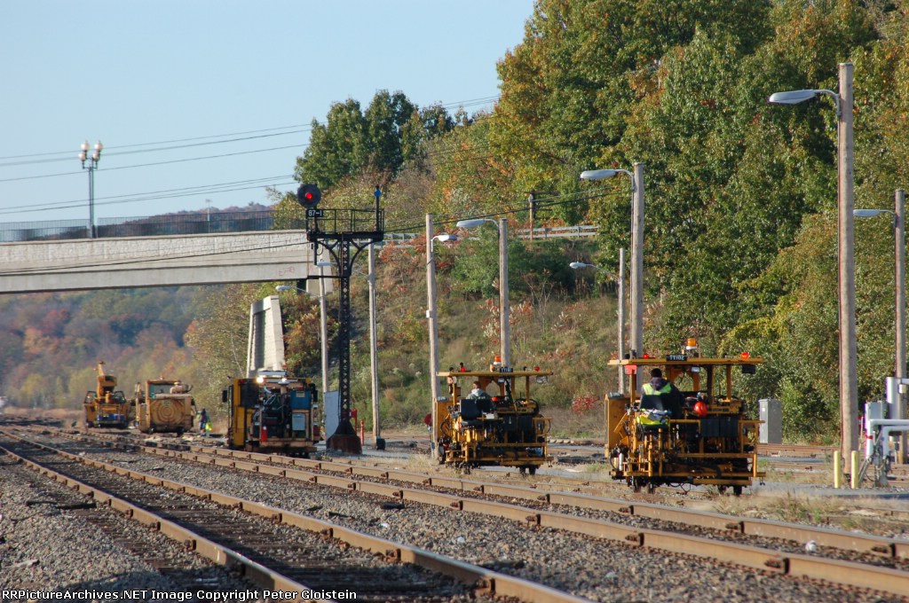 metro-north-nj-transit-work-gang-heads-home-for-the-night