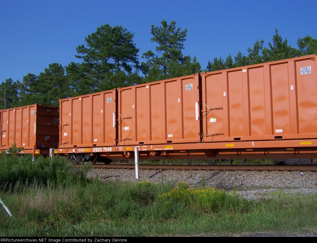 DSEX 7049