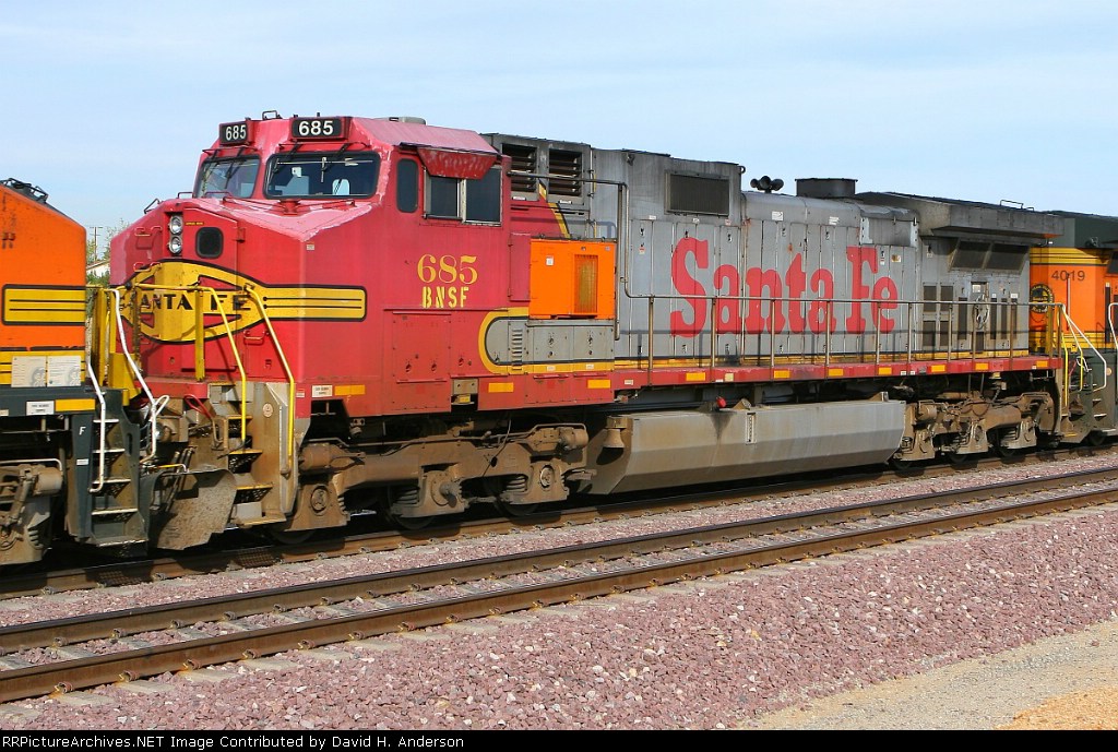 BNSF 685