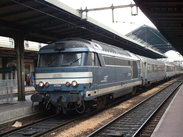 Class 67 diesel arrives with train