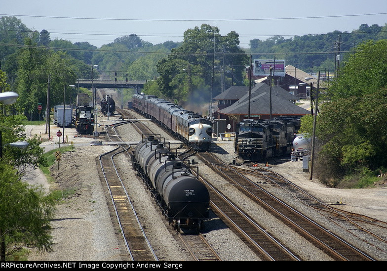 NS 956 passes the Gainesville Depot
