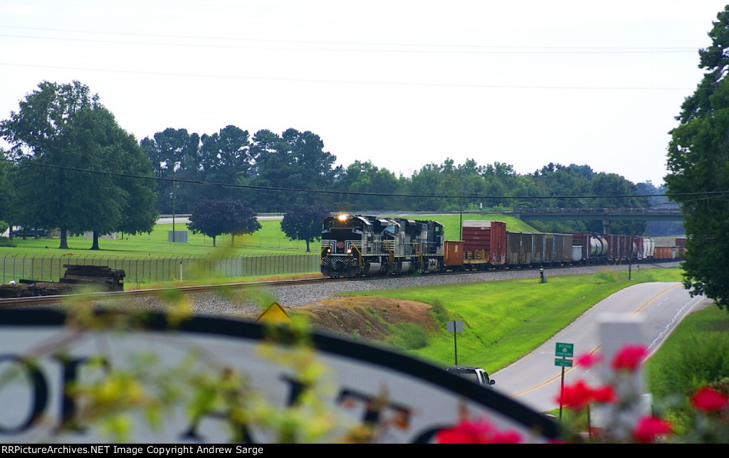 NS154 with the NYC leading by Mount Vernon Mills in Alto