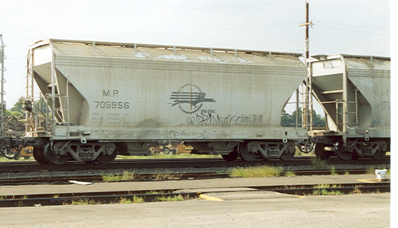 MP ACF 2-bay covered hopper