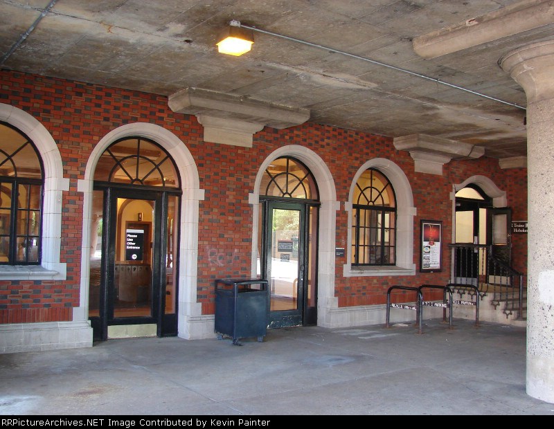Brick Church station waiting room