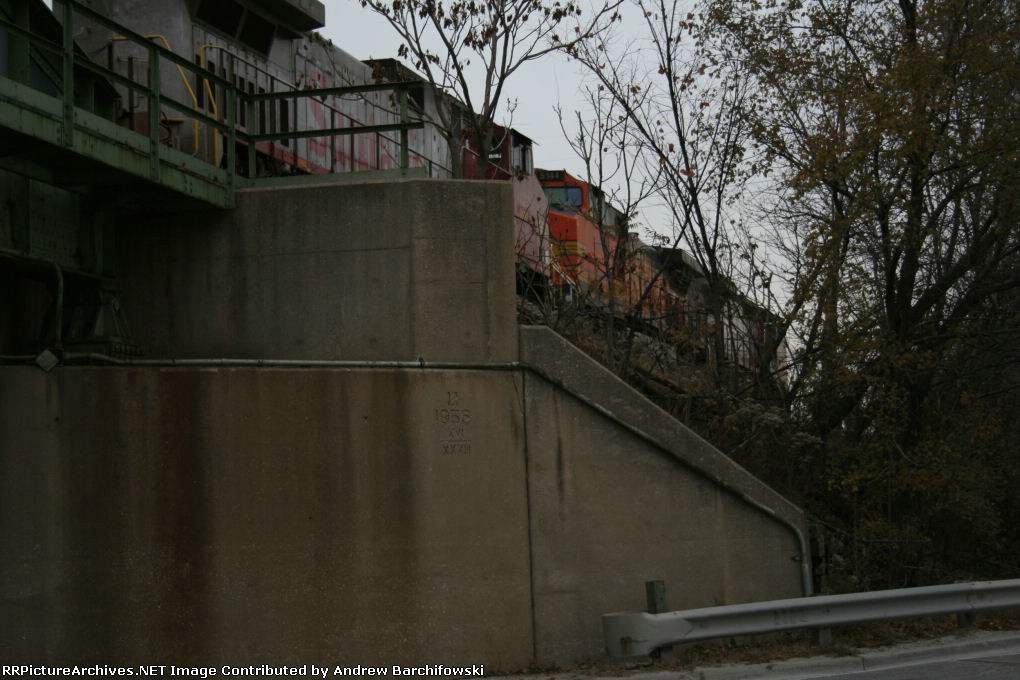 BNSF intermodel power.