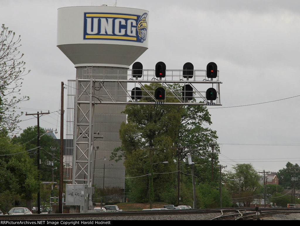The signals at Aycock, facing northbound