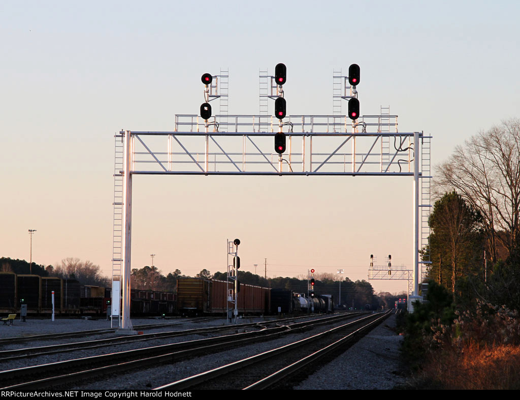 The new signals at DI, looking southbound