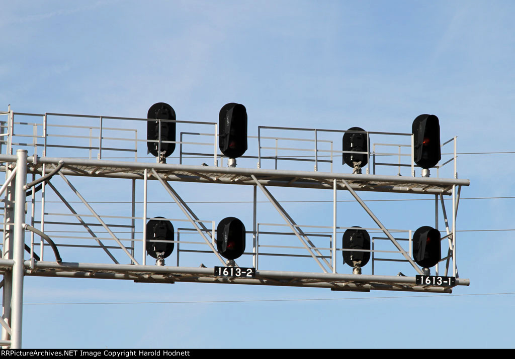 The signals at CSX mp S 161.3 on shared track with NS
