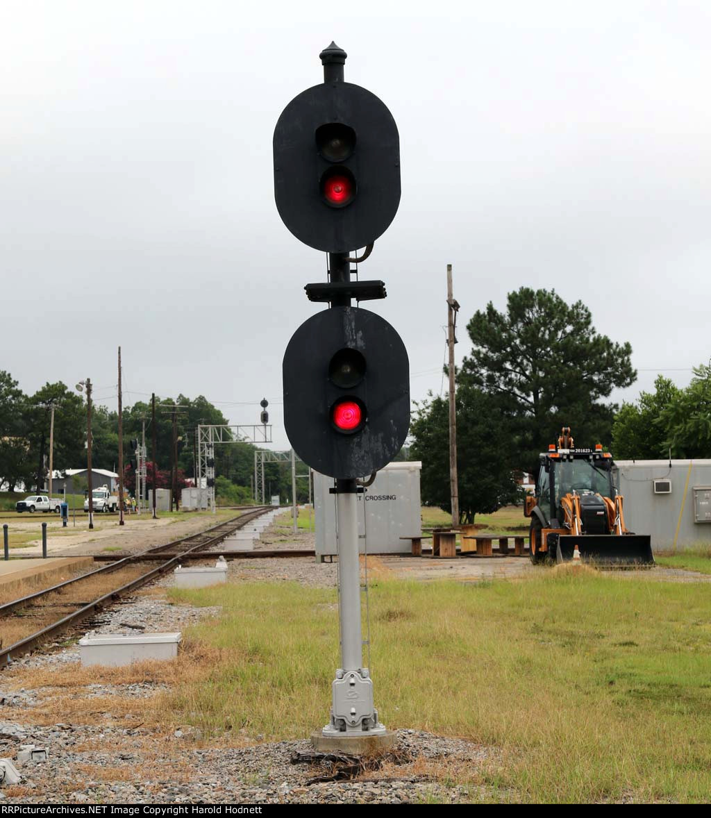 CSX signal at Hamlet Crossing in the northbound S line