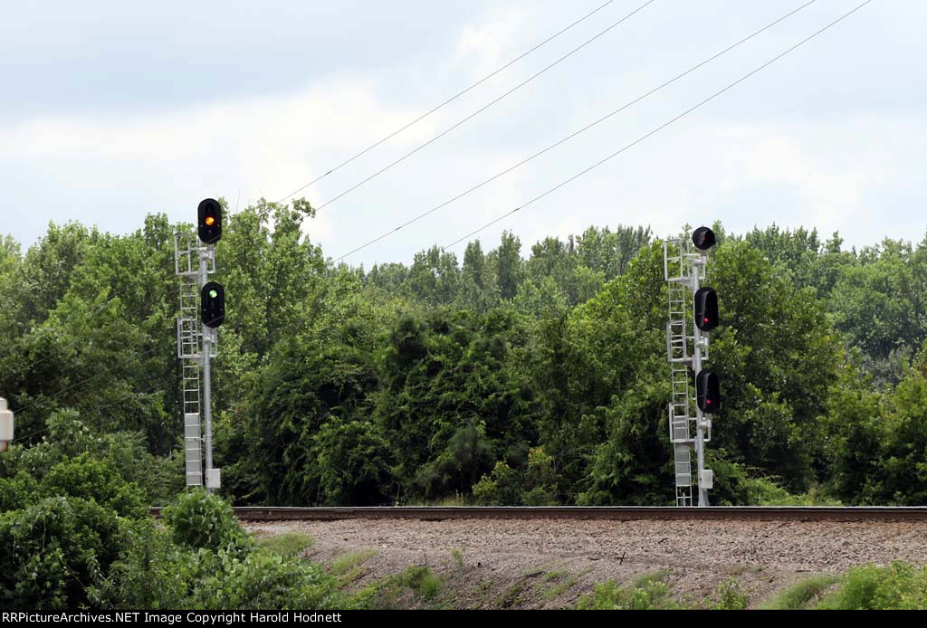 New signals at Bridges street, showing Approach Medium (on left)
