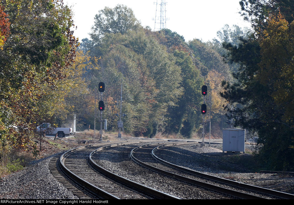 Signals on joint NS / CSX line mp 159.8 
