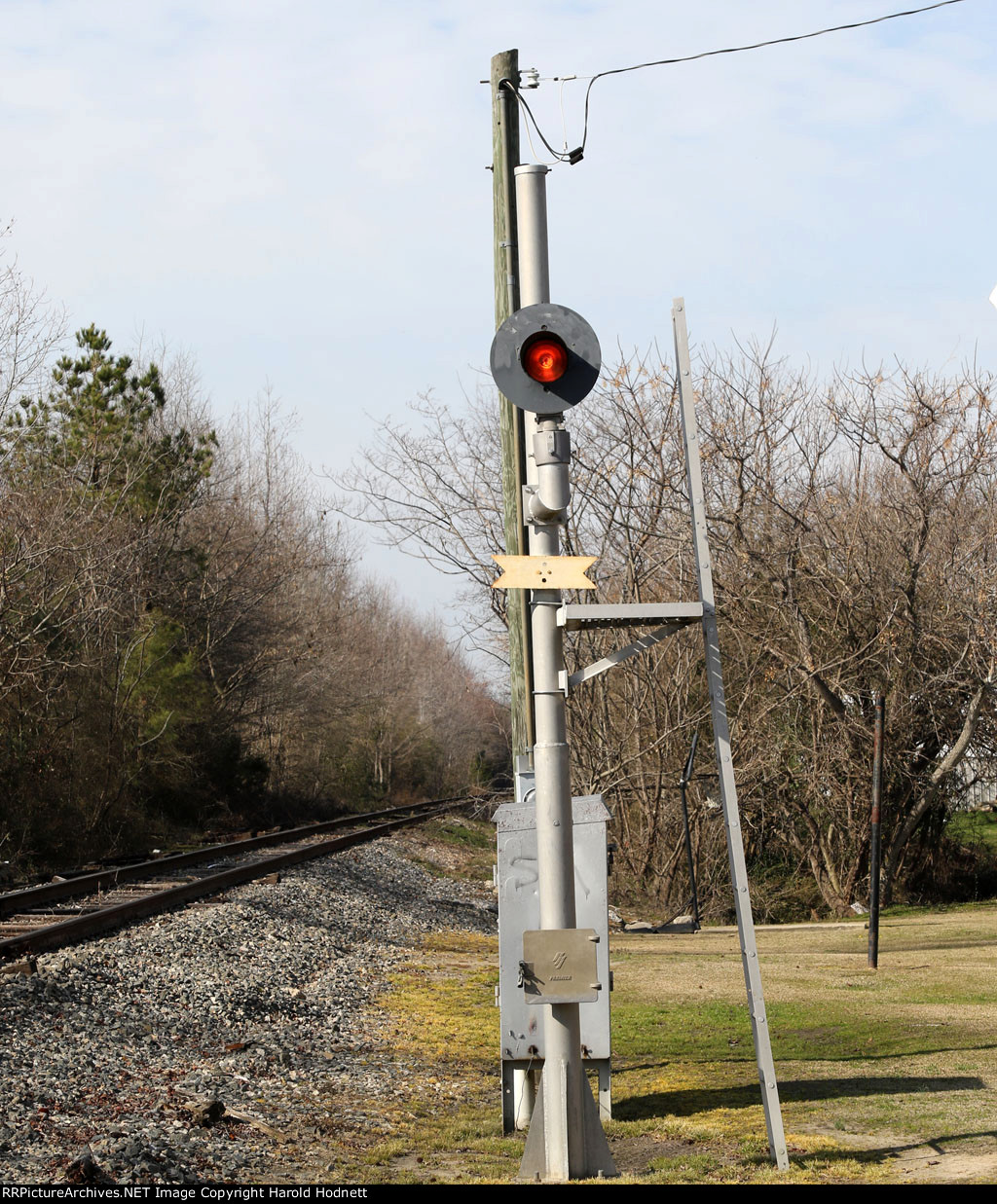 This signal on "original" NS track is in advance of the crossing with CSX