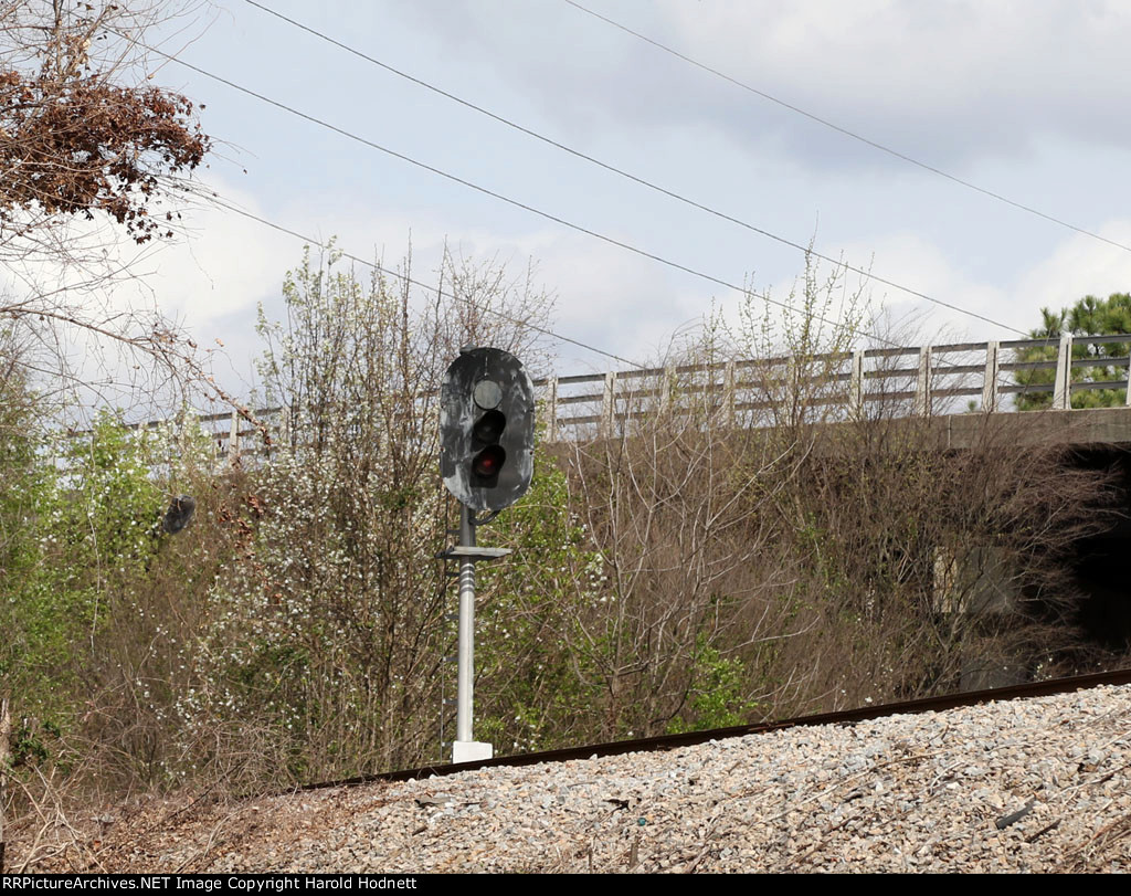 The signal at the north end of the CSX yard guarding NS crossing @ Edgeton