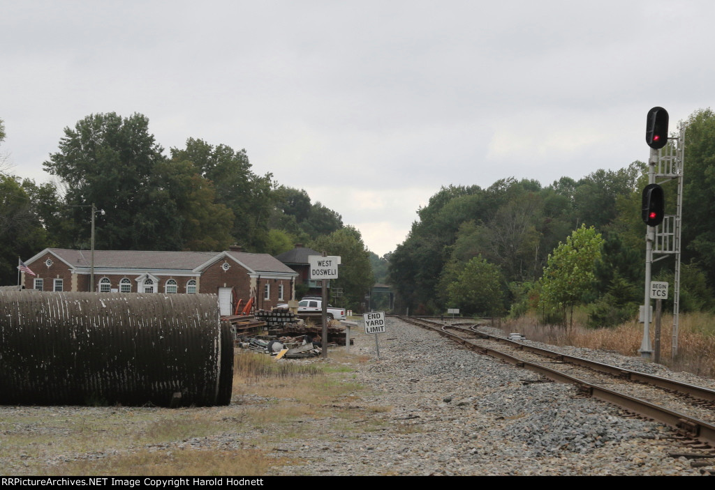 The signals guarding the crossing 