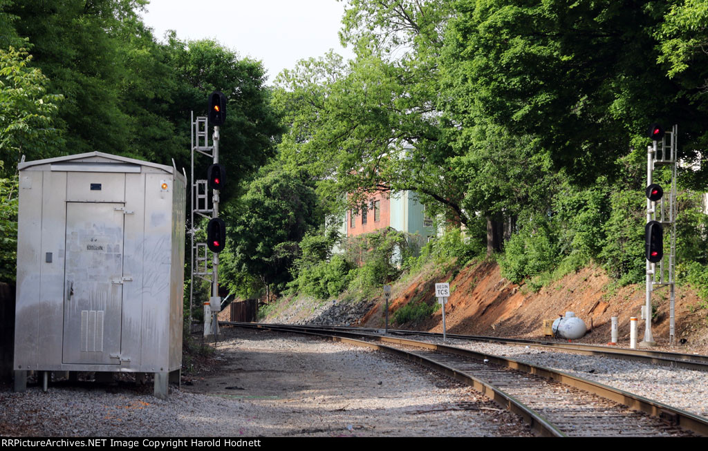 Approach signal on left for CSX train F741 at Southern Junction