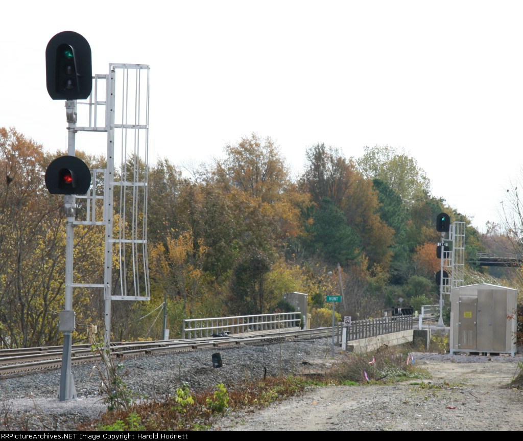 The new control point, "Hunt", past the Amtrak station on the NS line. Signals are lined for Amtrak 80's departure