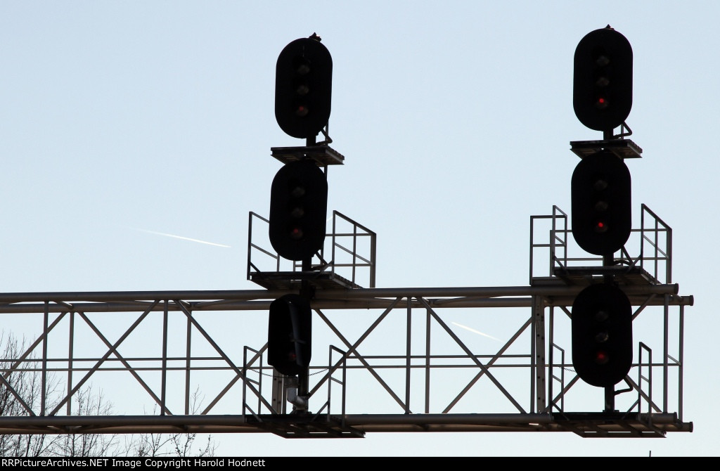 New signal head, lower left looks out of place