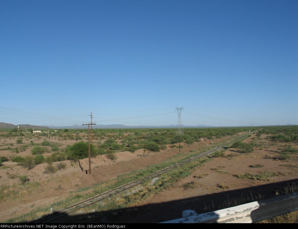 FXE ROW @ BENJAMIN HILL SON