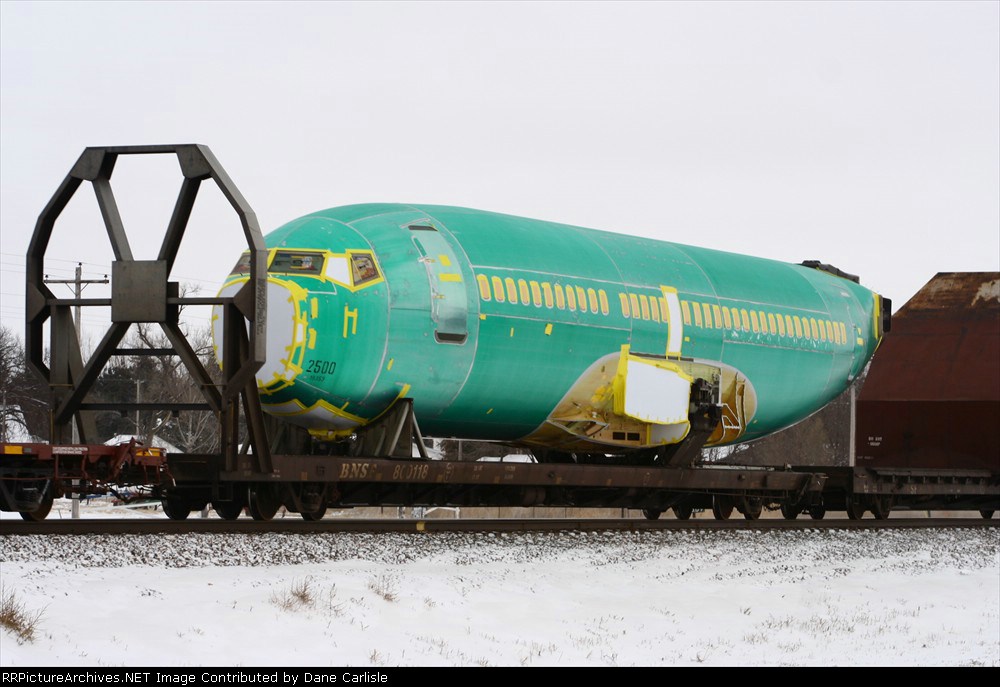 BNSF 800118 w/ 737-700