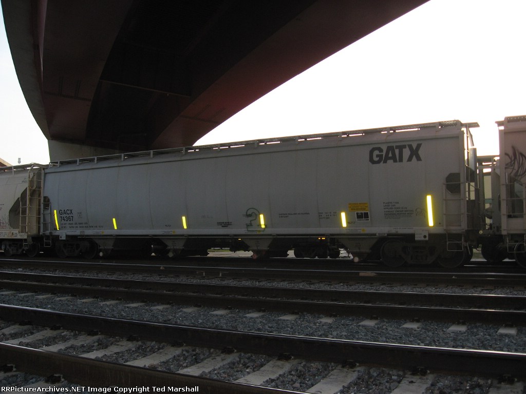 GACX 74367 sitting on the siding