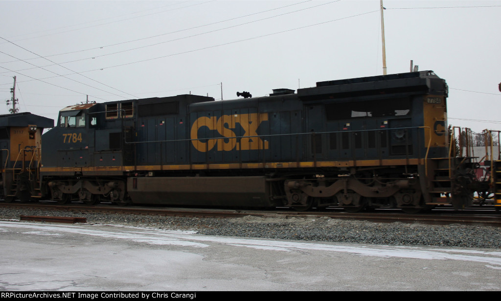 CSXT 7784 on Q438-30