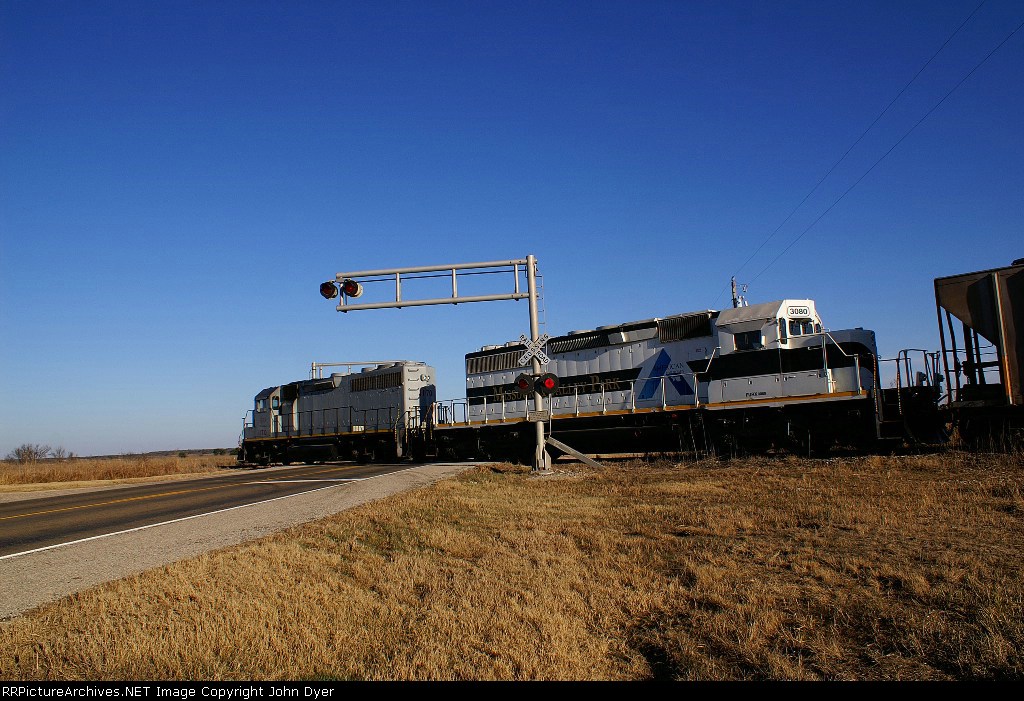 MVP 3080 (FURX 3080) and FURX 1170 crossing US 190 near