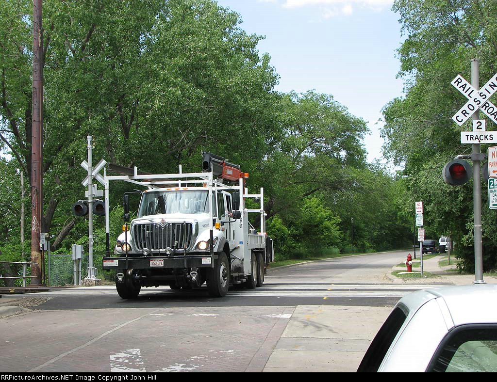 080624023 BNSF high-rail truck sets itself off on Nicollet Island on Auxiliary track on Wayzata Sub