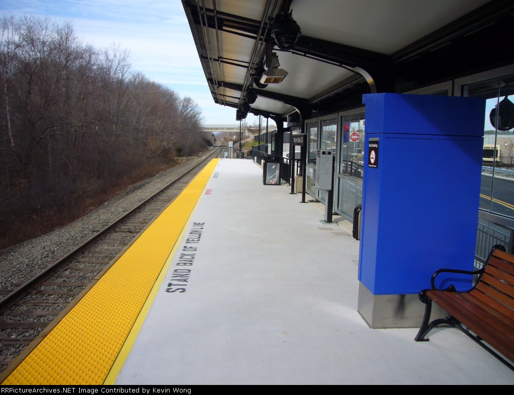 Wayne-Route 23 station platform
