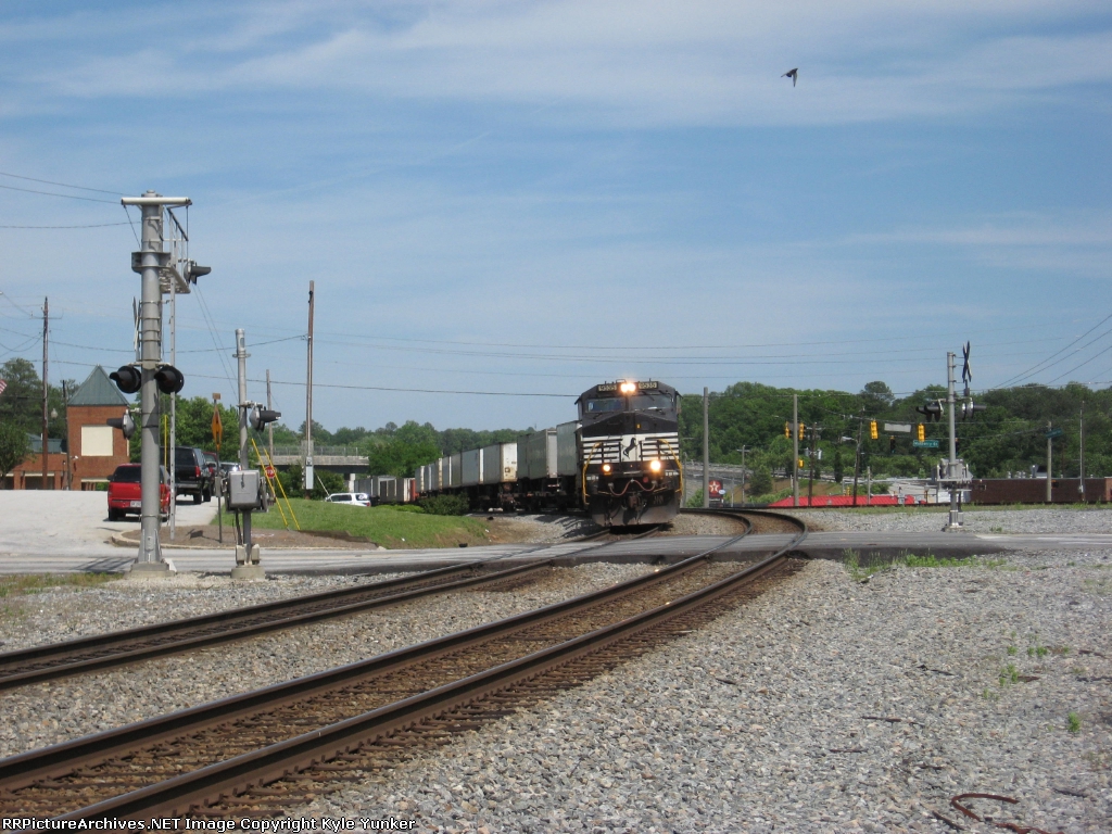 NB freight going into the yard