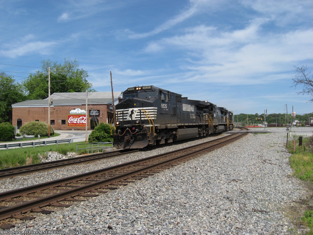 NB freight going into the yard