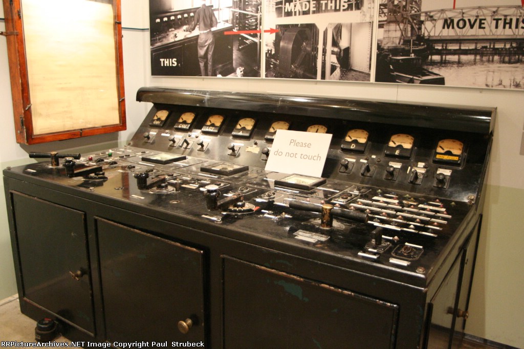 Triborough bridge lift panel