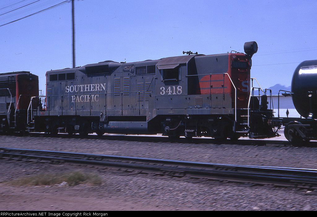 SP GP9 3418 on a Westbound