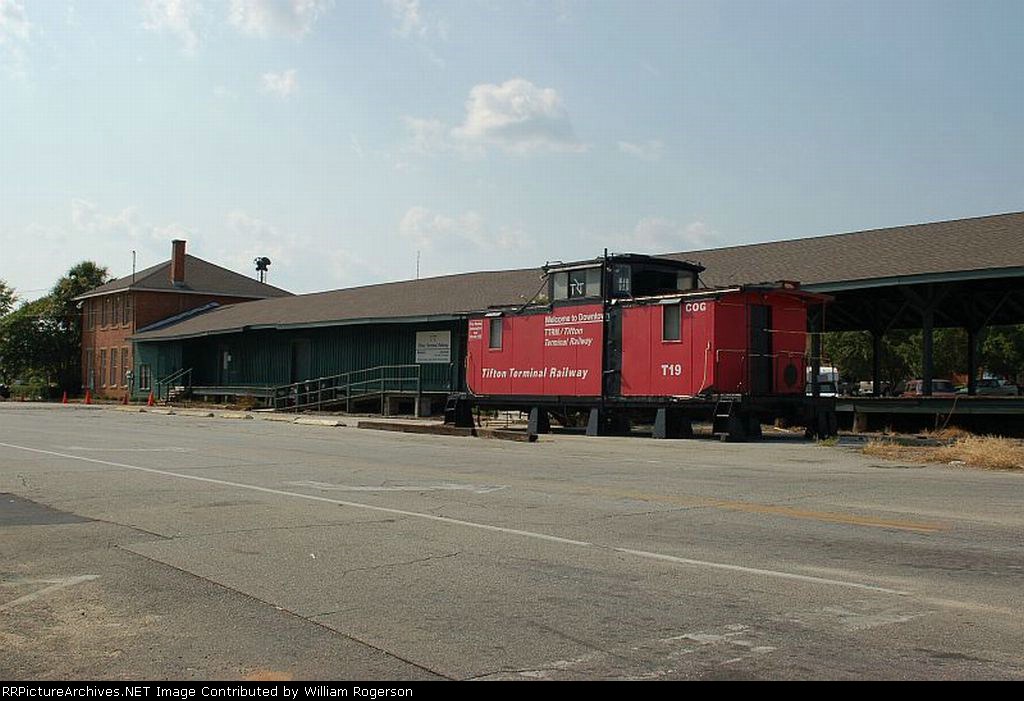 Tifton Terminal Railway Museum (TFTX) Caboose No. T19 and Depot