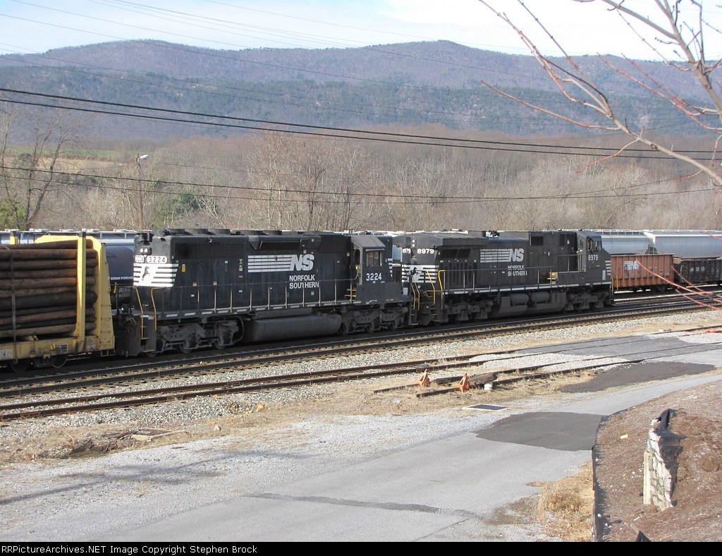 NB V86 Local leaves at 1020 on the pull