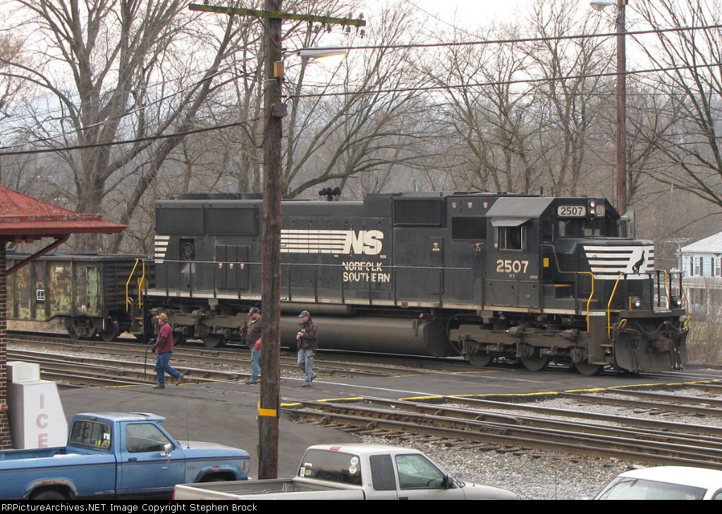 Crew on the V93 MofW train getting started