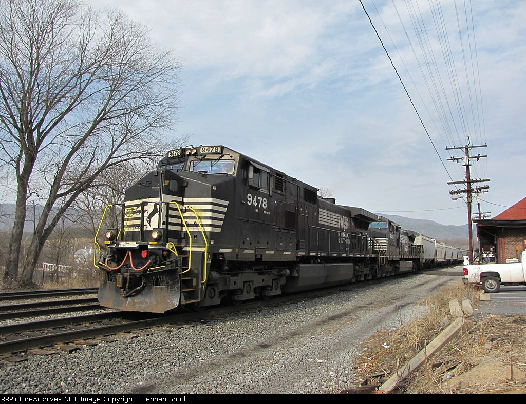 NS 9478 takes up the "hog"end on the V92 grain train