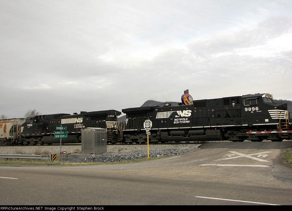 NS 9896 & 9362 on an empty grain train to Shenandoah