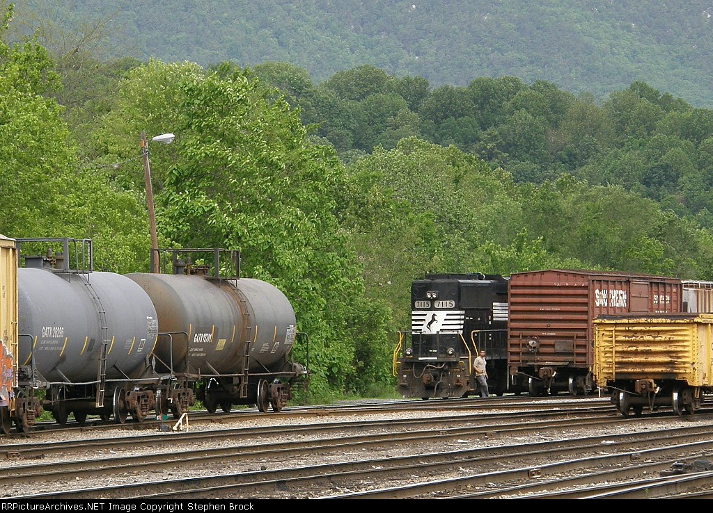 VSO1 works at putting together the SB V91 before her road crew arrives