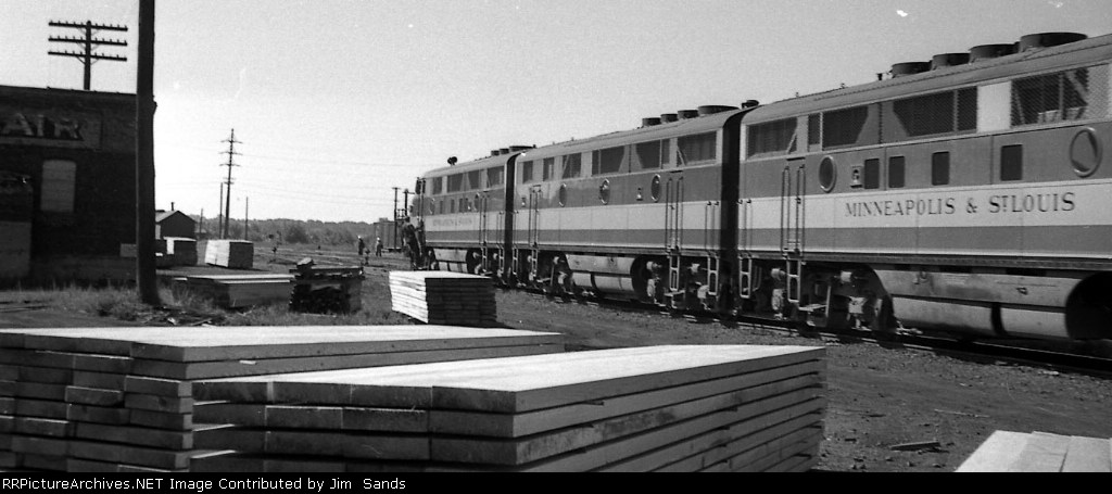 M&StL (Train #20) leaving