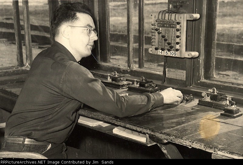 M&StL  Depot (Vern Wigfield, Agent) 1954