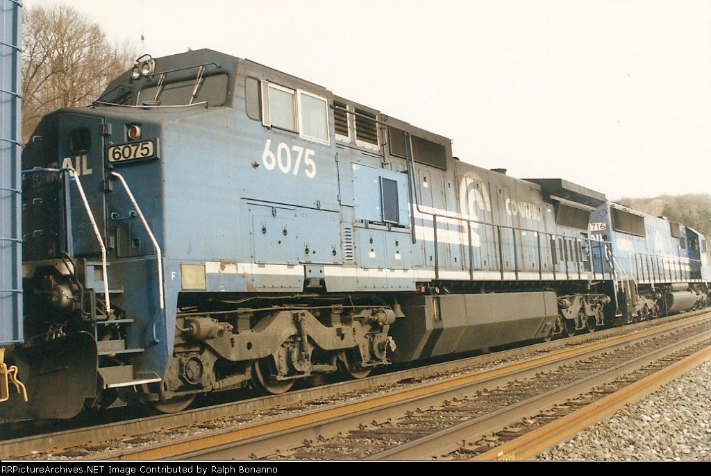 C40-8W 6065 trails  SD50 6717 southbound at CP-33 on the River Line