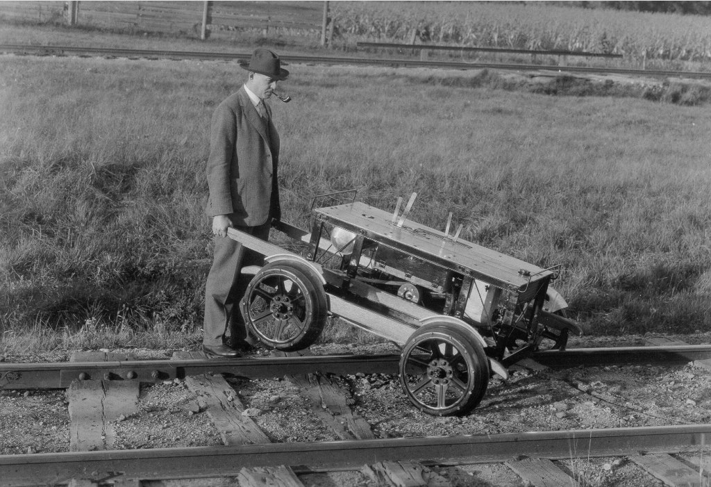 One man inspection car 