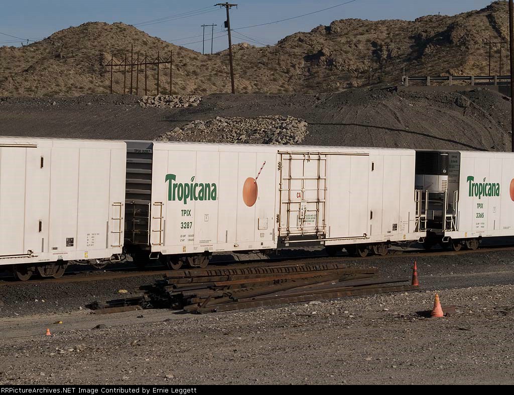 TPIX 3287 in a WB doublestack (KATLB - Atlanta - Long Beach) at 3:50pm