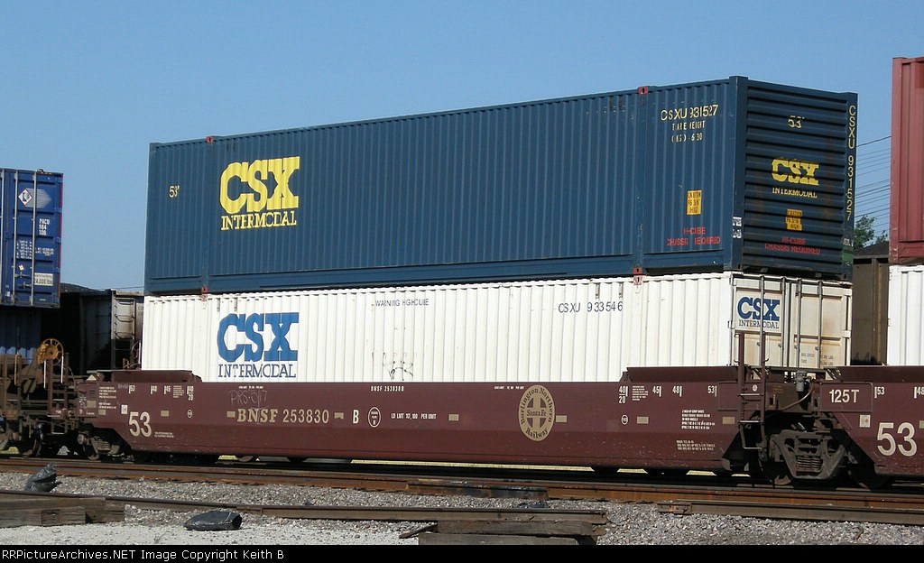 BNSF 253830B and CSXU 931527
