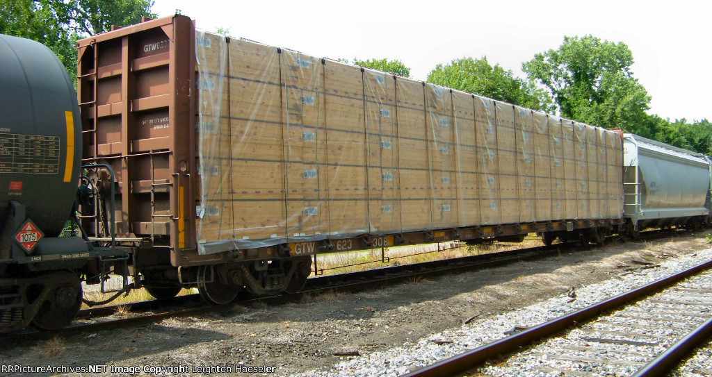 GTW 623308 (ex-CN 623308) with a Weyerhaeuser lumber load