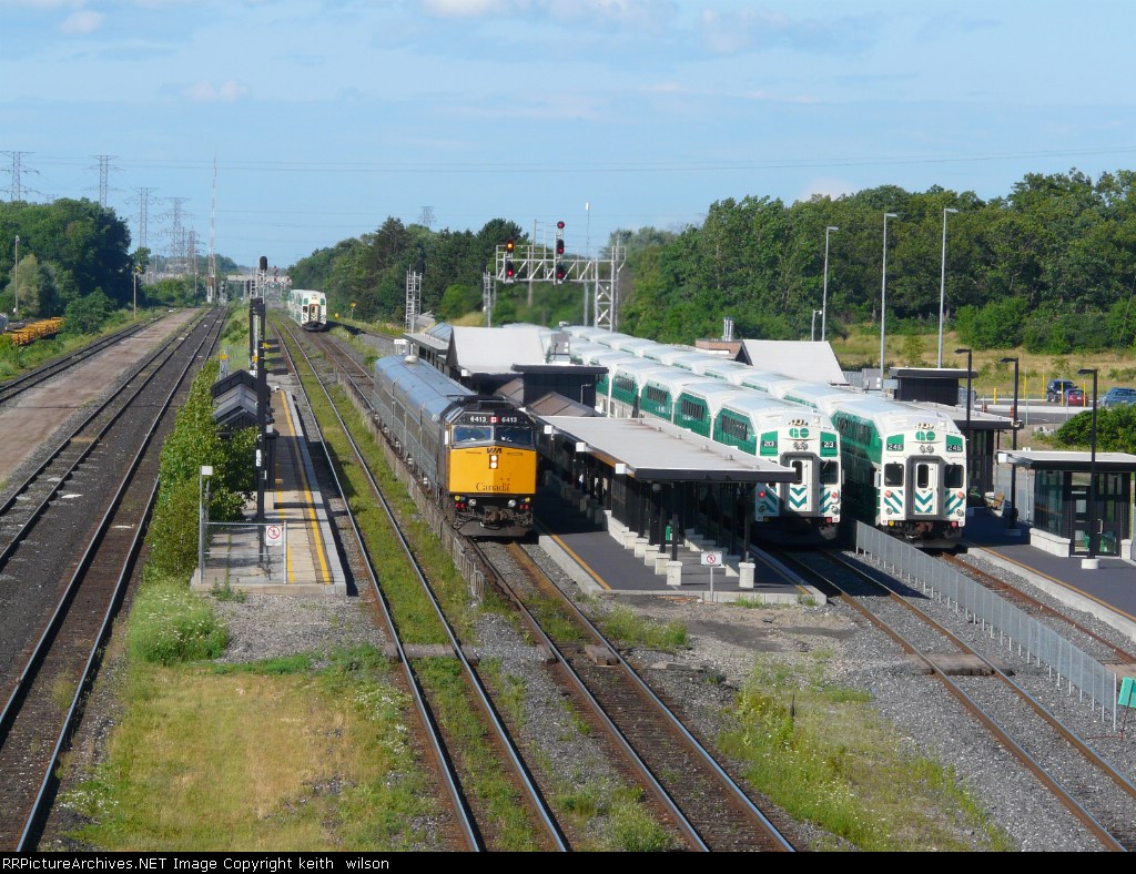 NOTE GOT & VIA ON SAME TRACK