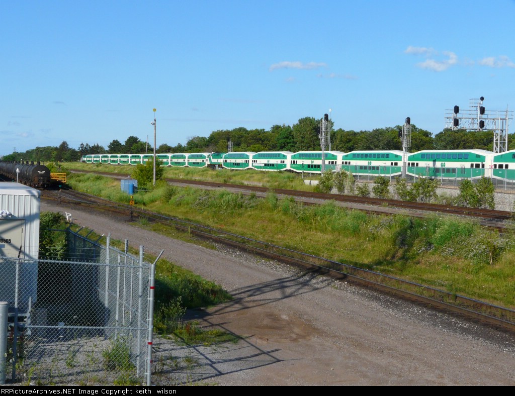 NOTE THE LOCO GOT 545 IN THE MIDDLE OF THE CONSIST