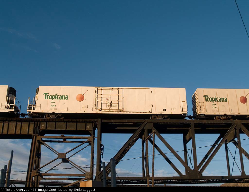 TPIX 3244 in a WB doublestack KATLB (Atlanta - Long Beach) at 7:31am