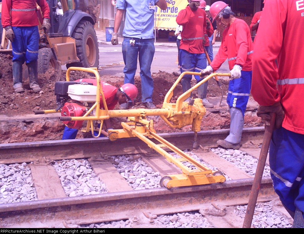 Removing the screws of sleepers