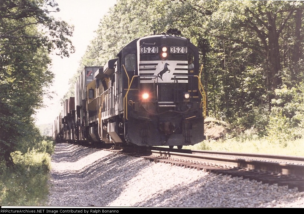 SQ550 crests the grade eastbound with a high hood GE in the lead